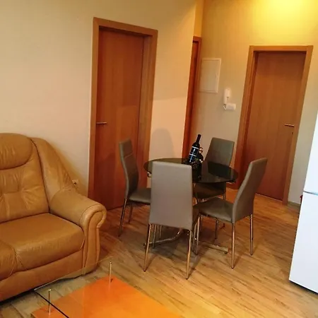 아파트 Holiday House