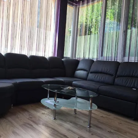 Holiday House سبليت