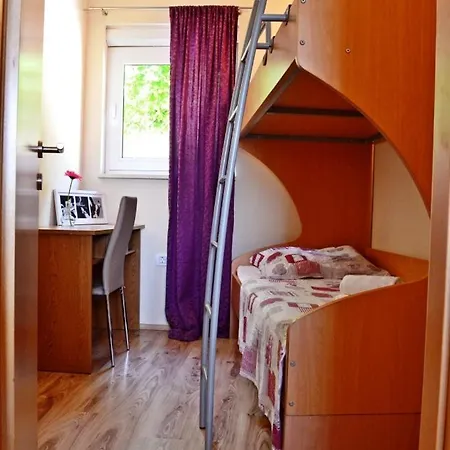 Holiday House شقة