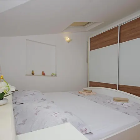 Holiday House شقة