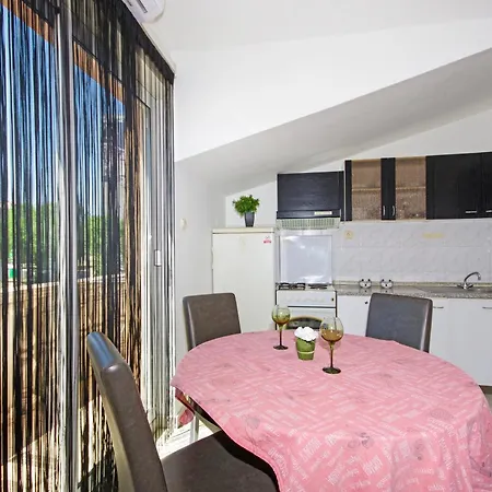 Holiday House * سبليت
