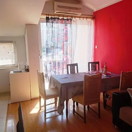 Holiday House سبليت