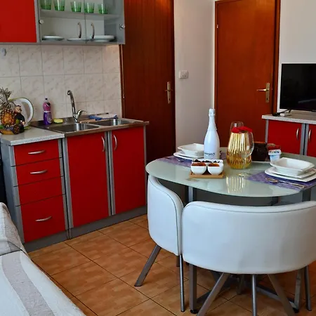 Holiday House شقة